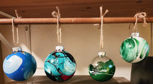 Holiday ornaments (assortment)