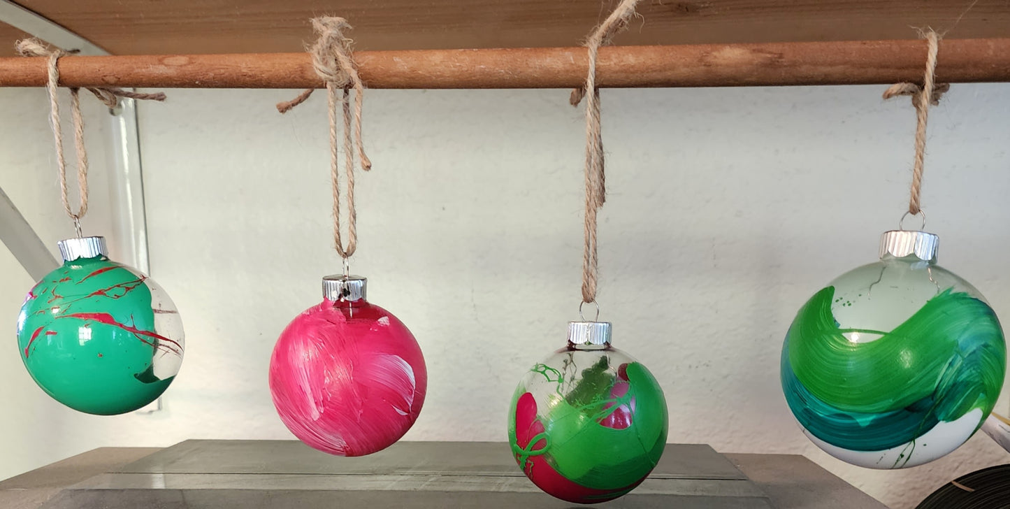 Holiday ornaments (assortment)