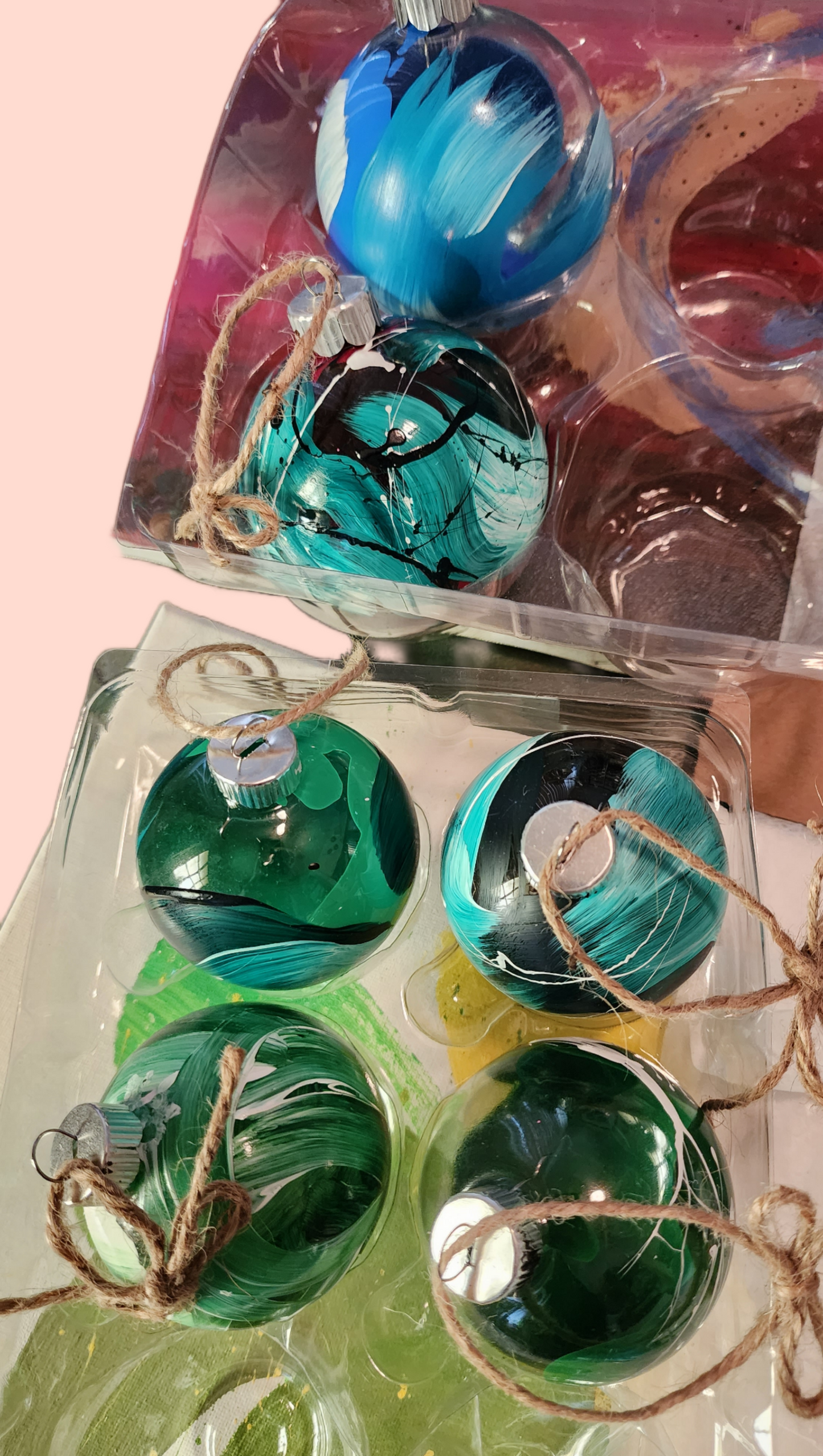 Holiday ornaments (assortment)